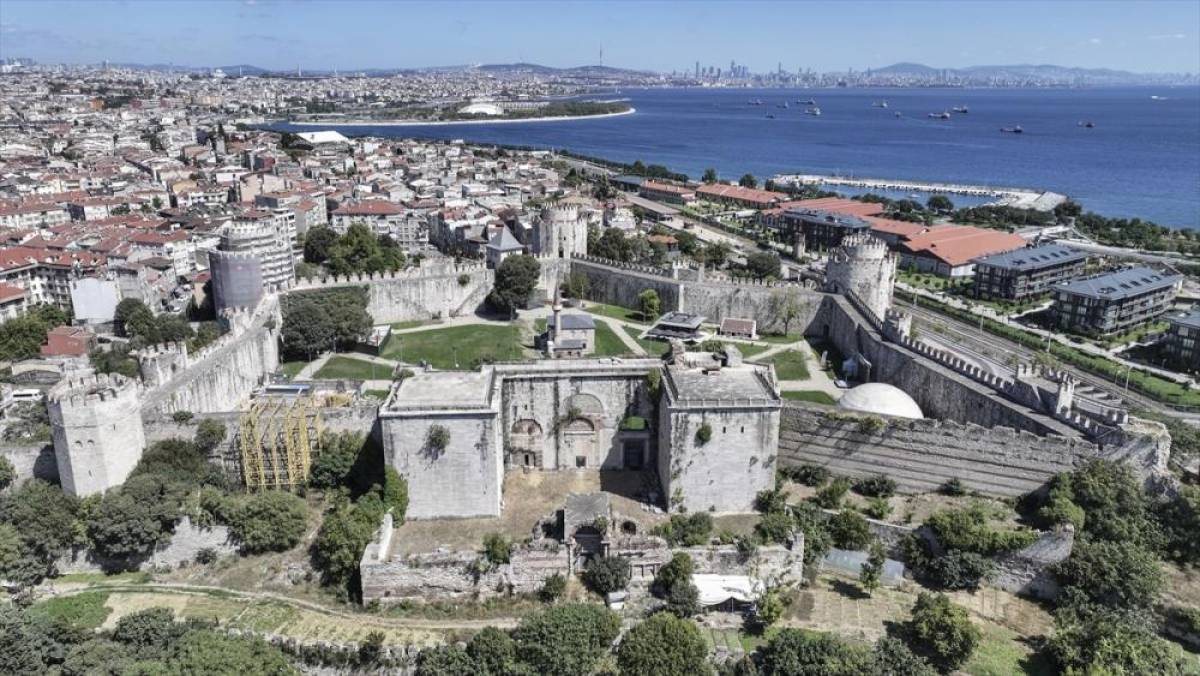 İmparatorların zafer t&ouml;renlerinden Yedikule'ye uzanan 1600 yıllık Altın Kapı