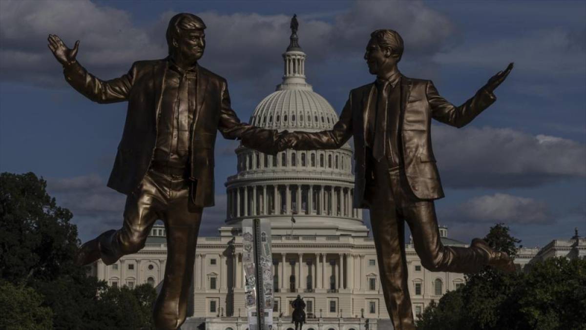 ABD'de, Epstein'in albümünden Başkan Trump'ın da yer aldığı 19 yeni fotoğraf paylaşıldı