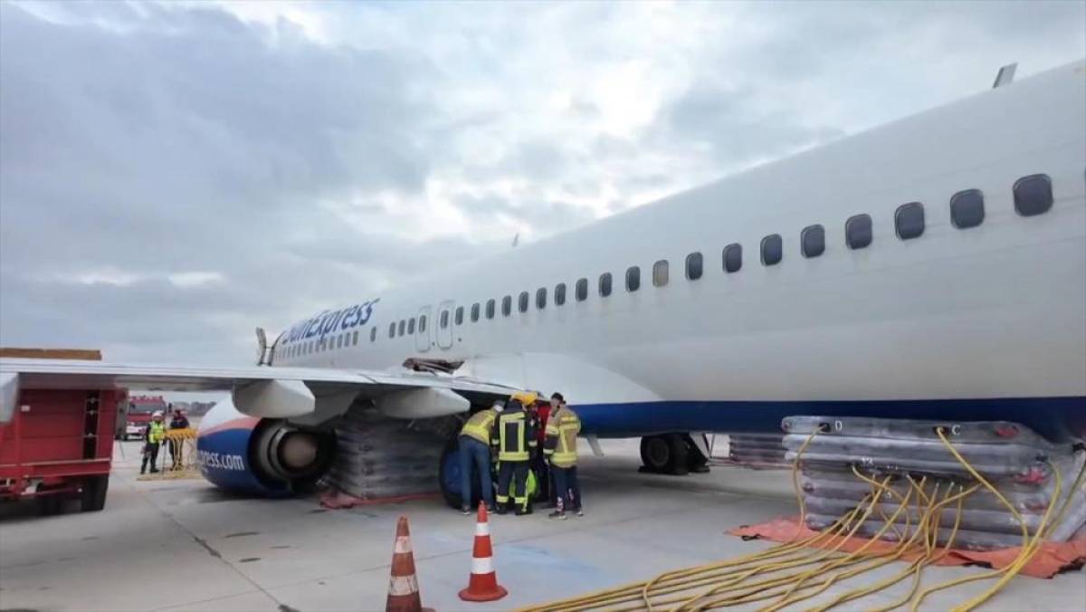 Antalya Havalimanı'nda kalkışa hazırlanan u&ccedil;ağın iniş takımlarında teknik arıza yaşandı