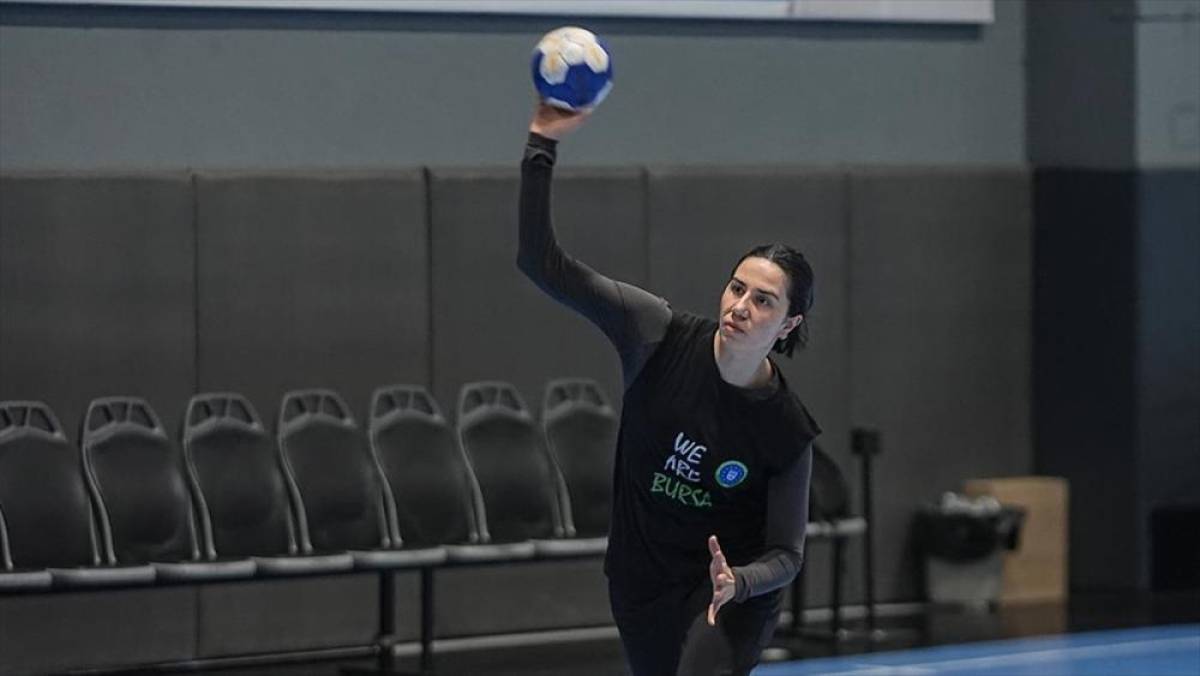 Bursa B&uuml;y&uuml;kşehir Belediyespor Kadın Hentbol Takımı, şampiyonluğa odaklandı