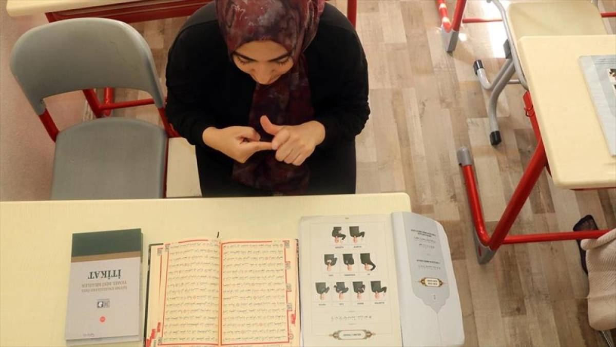 &Ccedil;ankırı'da işitme engelli kadınlar işaret diliyle Kur'an-ı Kerim &ouml;ğreniyor