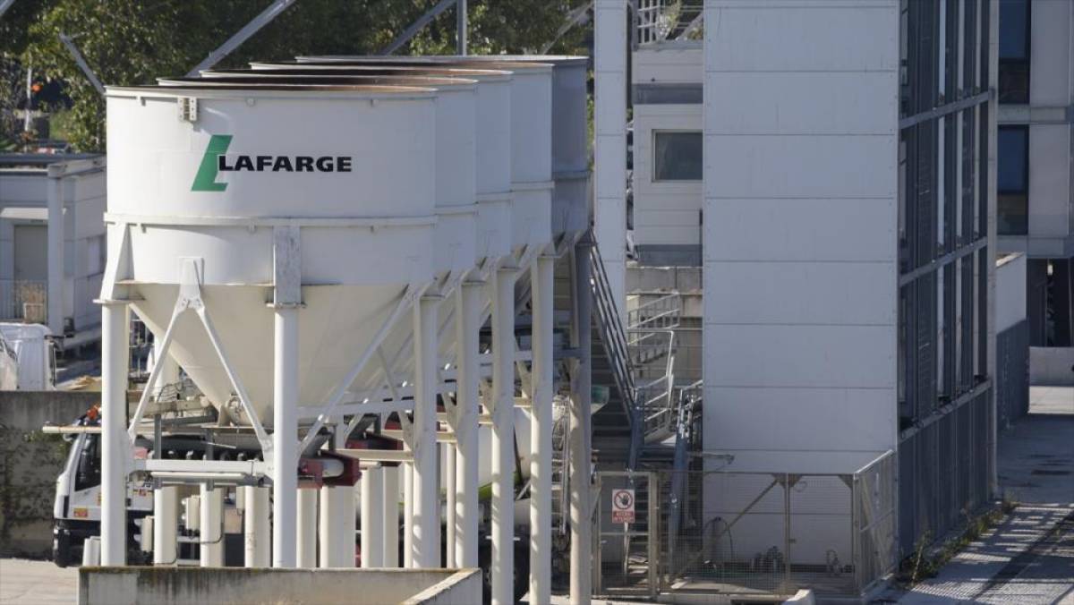 Lafarge'ın ter&ouml;r finansmanından h&uuml;k&uuml;m giydiği davada sivil taraflar mahkeme kararının &ouml;nemine dikkati &ccedil;ekti