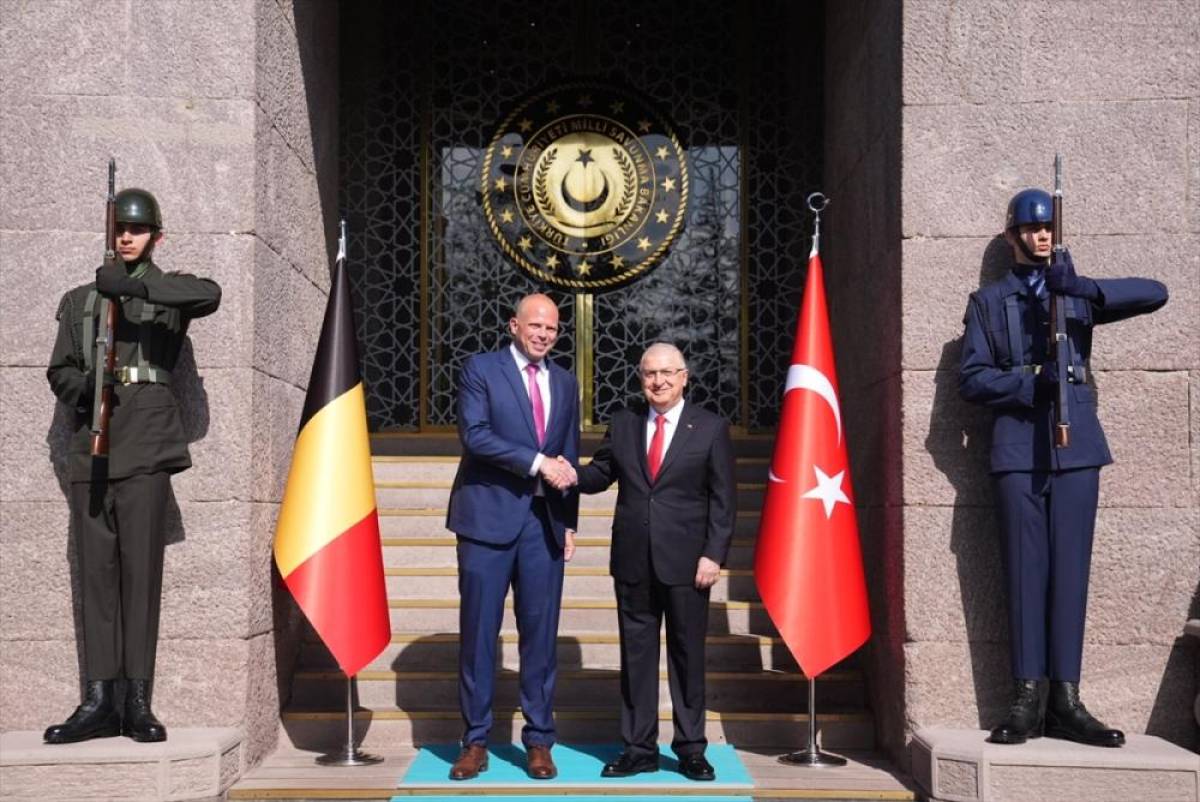 Milli Savunma Bakanı G&uuml;ler, Bel&ccedil;ikalı mevkidaşı Francken ile g&ouml;r&uuml;şt&uuml;