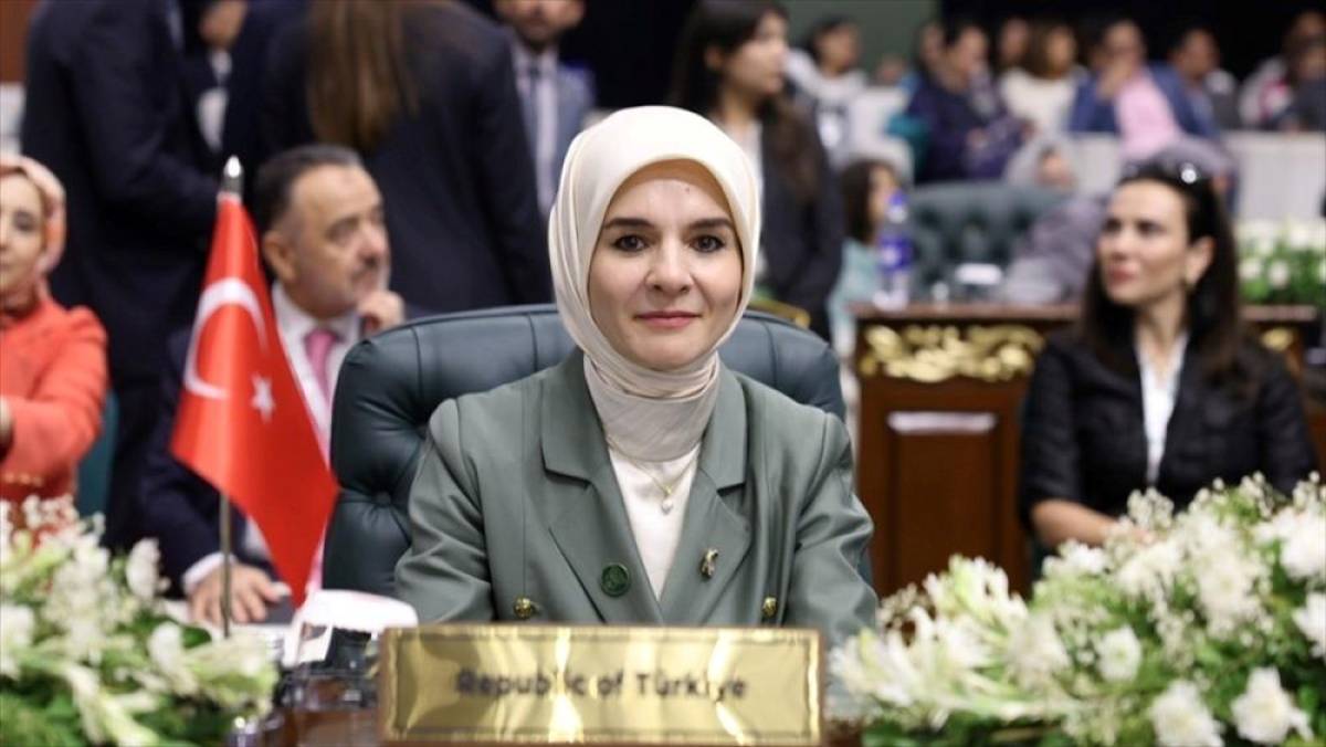 Bakan G&ouml;ktaş: Dile getirilen her s&ouml;z M&uuml;sl&uuml;man kadınların yeni y&uuml;zyıldaki y&uuml;r&uuml;y&uuml;ş&uuml;ne istikamet kazandıracak
