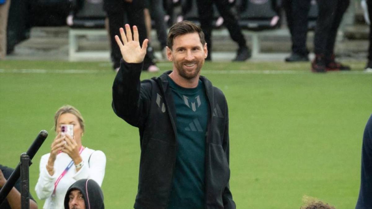 Futbolcu Messi'nin Hindistan turu olaylı başladı