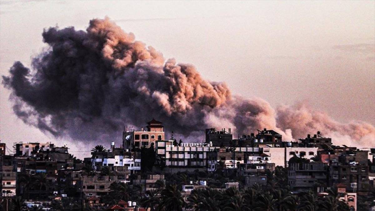 İsrail, Gazze Şeridi'ne gece boyunca düzenlediği saldırılarda 100'den fazla kişiyi öldürdü