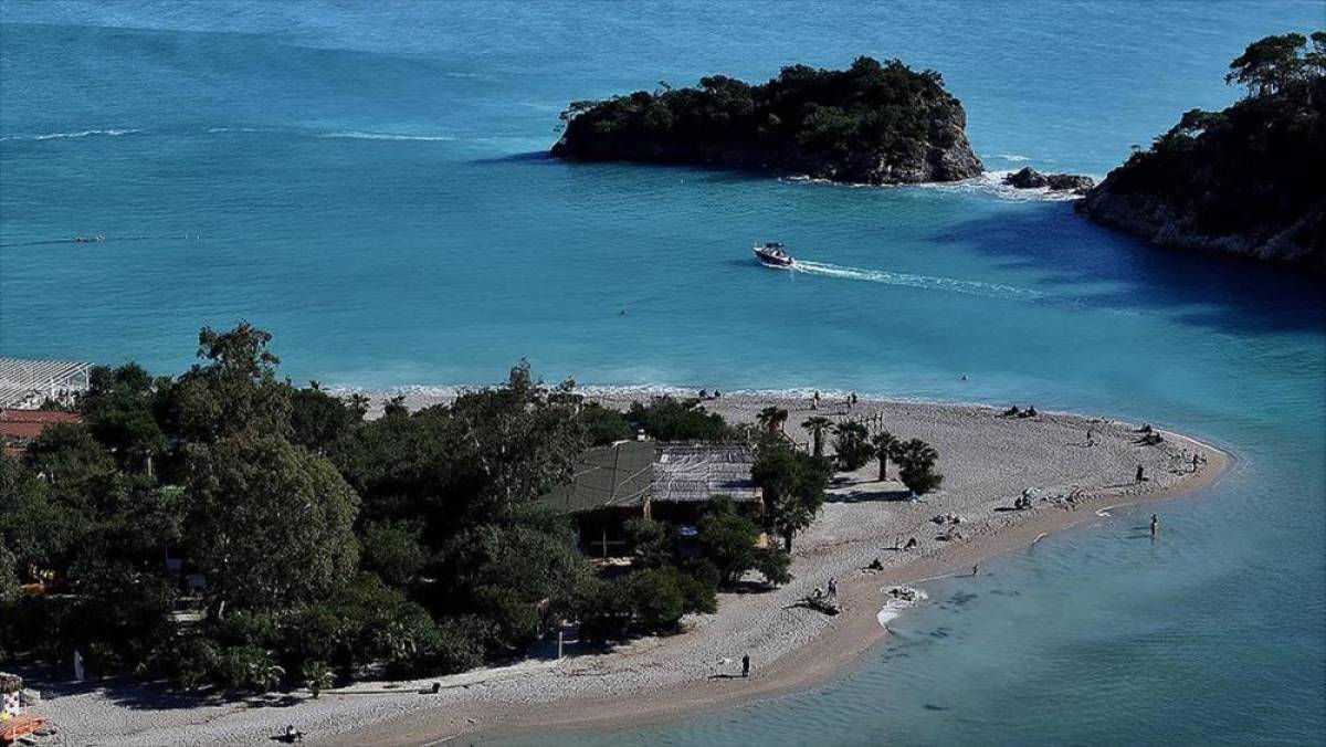 Fethiye'de &Ouml;l&uuml;deniz'in rengi turkuaza d&ouml;nd&uuml;