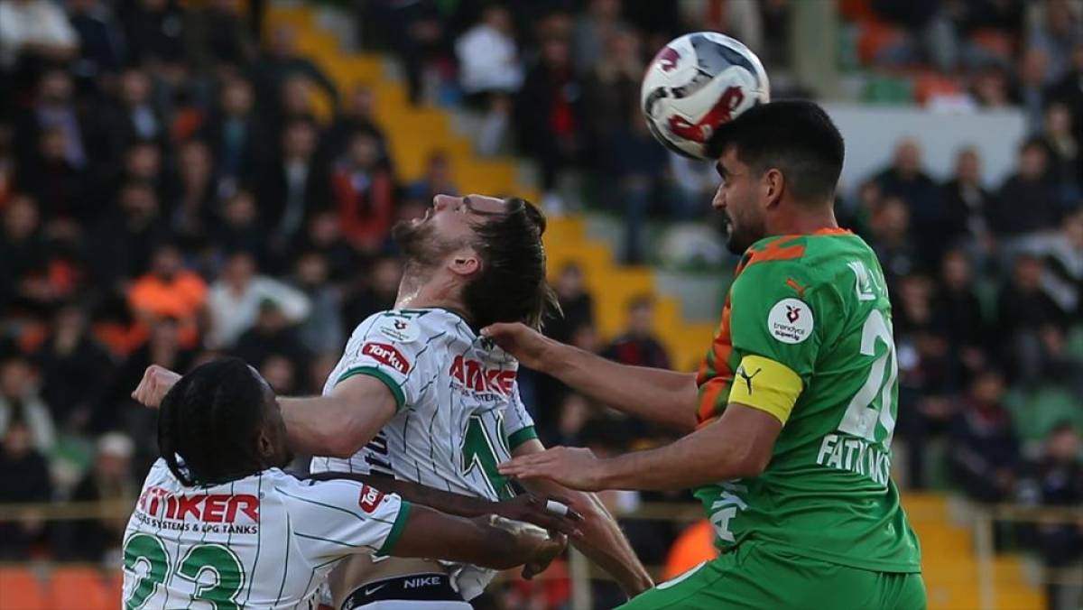Trendyol S&uuml;per Lig'de Alanyaspor, Konyaspor'u 2-1 mağlup etti