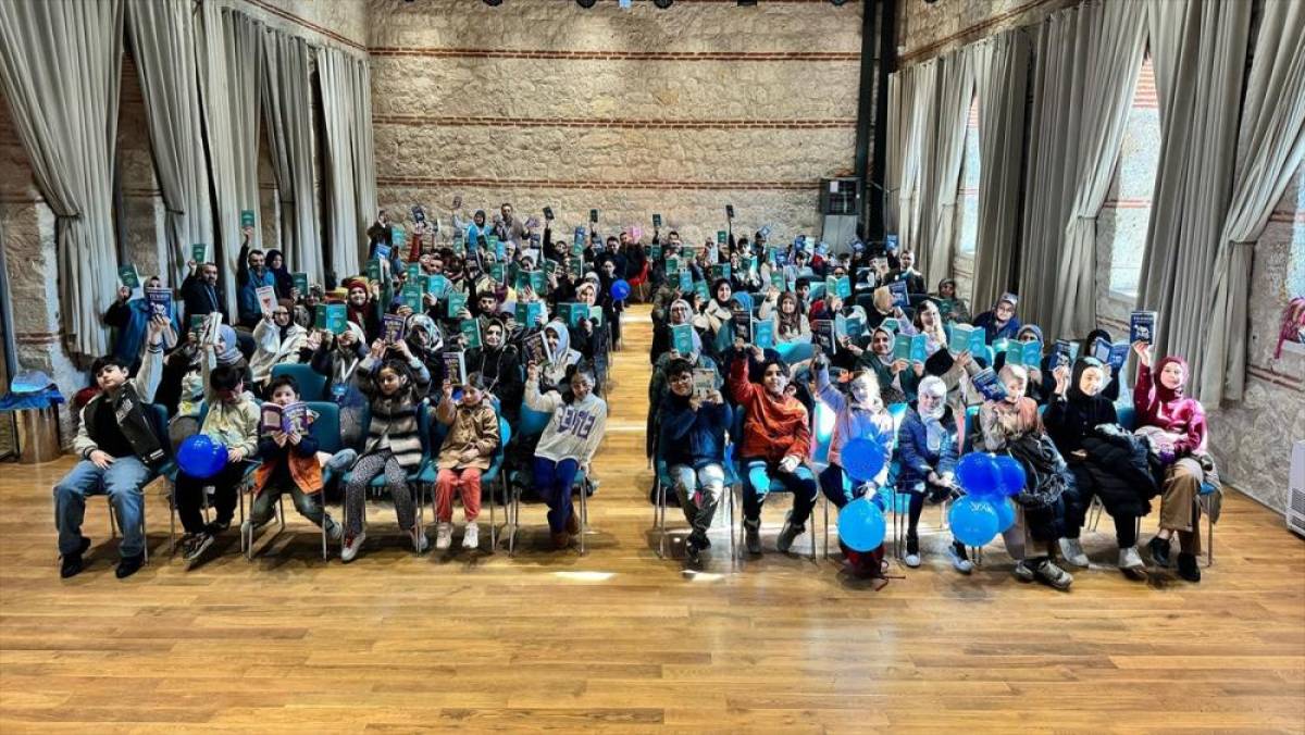 İstanbul'da "Ufka Yolculuk" yarışmasının kitap okuma etkinliği d&uuml;zenlendi