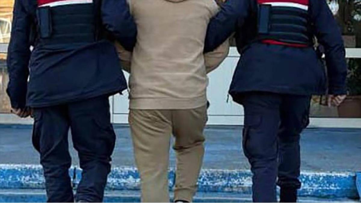 Kırmızı b&uuml;ltenle aranan 18, ulusal seviyede aranan 27 su&ccedil;lu T&uuml;rkiye'ye getirildi