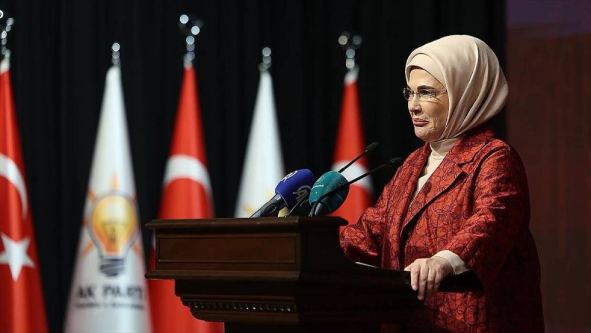 Emine Erdoğan: K&ouml;klerimizden aldığımız g&uuml;c&uuml;n yarınlara umut olması, gayretimizin bereketli olmasını diliyorum