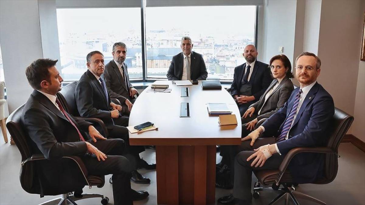 Bakan Bolat, T&Uuml;SİAD Başkanı Ozan Diren ve y&ouml;netim kurulunu kabul etti