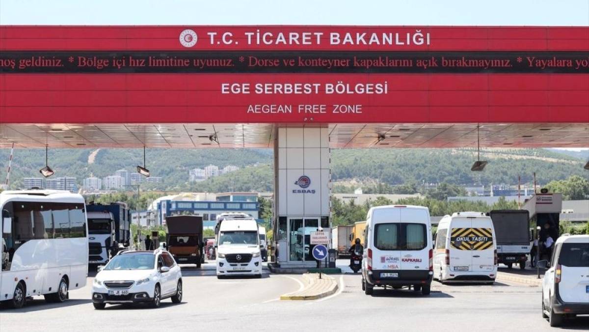 Serbest b&ouml;lgelerde 6 ayda yapılan ticaretin yaklaşık yarısını ihracat oluşturdu
