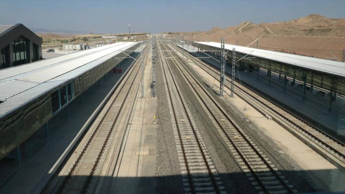T&uuml;rkiye'de son 24 yılda 2 bin 251 kilometre hızlı tren hattı inşa edildi