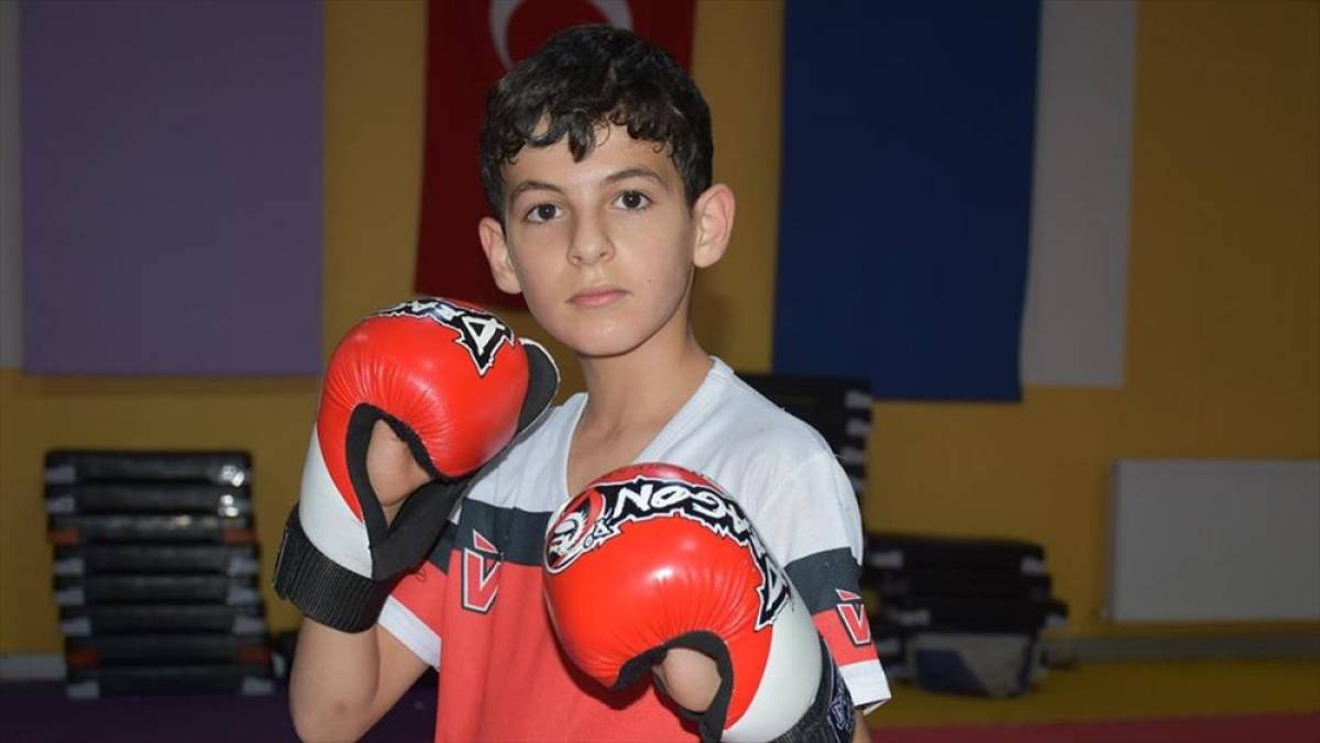 Depremzede kick boksçu Zekeriya Hamza'nın hedefi Avrupa şampiyonluğu