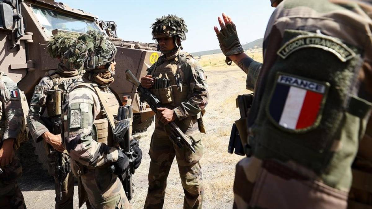 Fransa, m&uuml;şterek tatbikatlara katılmak i&ccedil;in Gr&ouml;nland'a asker g&ouml;nderdi