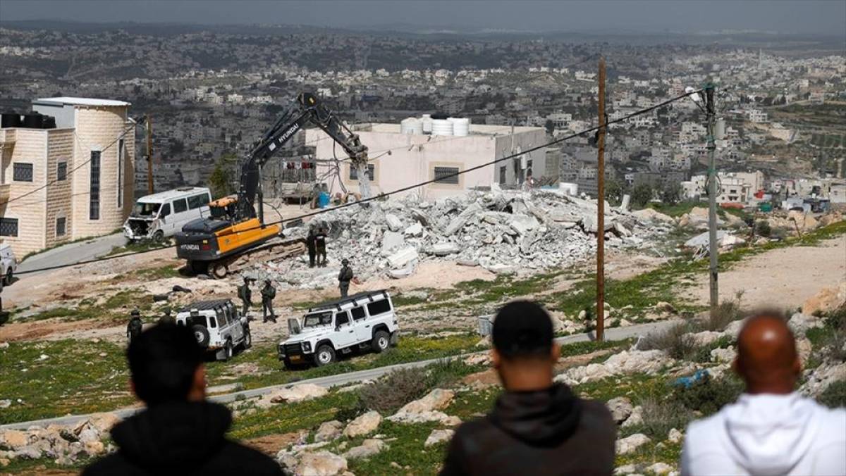 İsrail h&uuml;k&uuml;meti, işgal altındaki Batı Şeria'da toprak gasbını "resmi hale getirecek" kararı onayladı