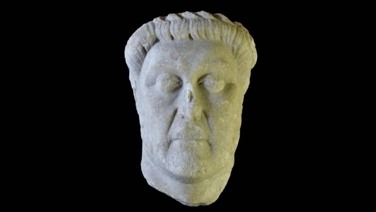 Smyrna Antik Kenti k&ouml;kenli mermer heykel başı ABD'den T&uuml;rkiye'ye iade edildi