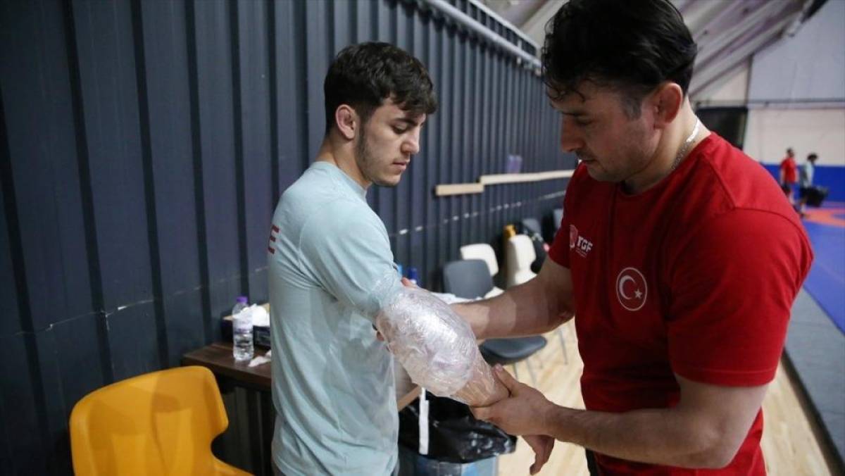 Minderin g&ouml;r&uuml;nmeyen kahramanları sağlık ekibi