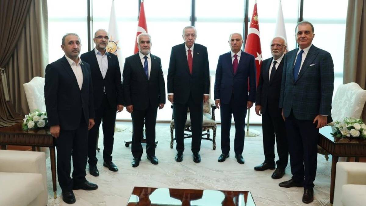 Cumhurbaşkanı Erdoğan, H&Uuml;DA PAR Genel Başkanı Yapıcıoğlu'nu kabul etti