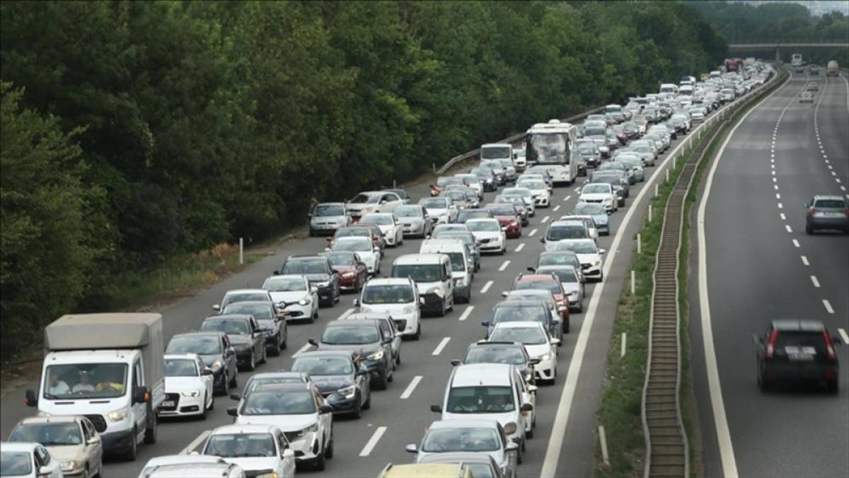Trafiğe kaydı yapılan ara&ccedil; sayısı ge&ccedil;en yıl 2 milyon 368 bin 538 oldu
