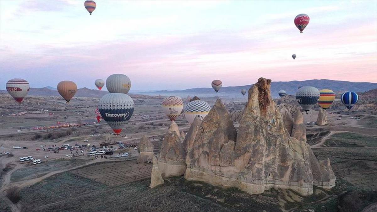 Kapadokya'da ge&ccedil;en yıl balon turlarına 754 bin 98 kişi katıldı