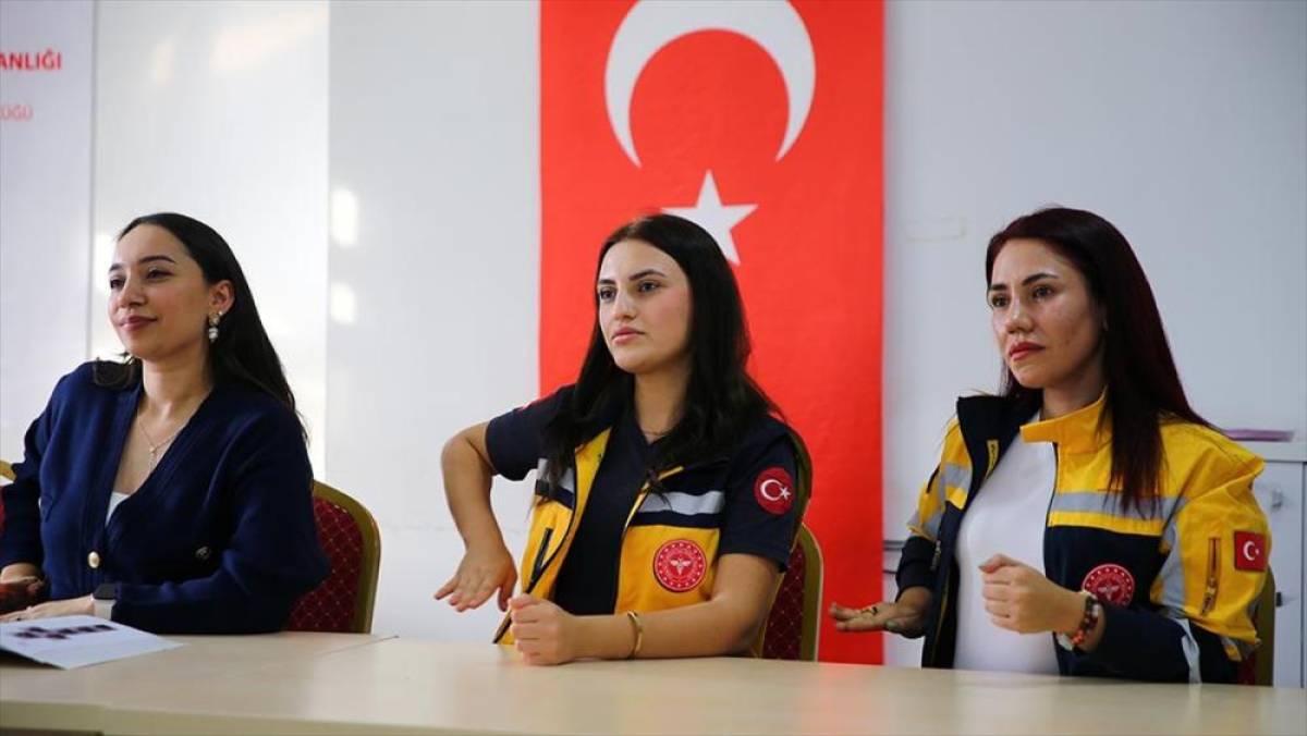 Adana'da 112 personeli sağlık hizmetinde engellere takılmamak i&ccedil;in işaret dili &ouml;ğreniyor