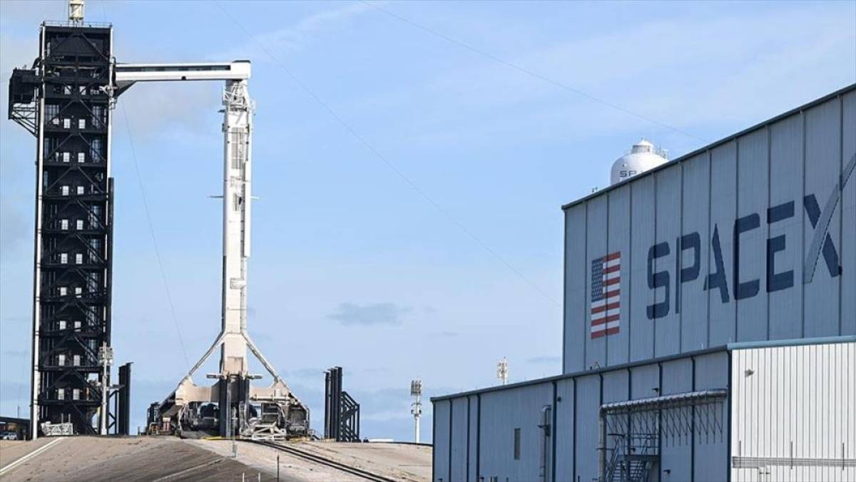 Ax-3 mürettebatını uzay istasyonuna taşıyacak Dragon uzay aracı Falcon 9 ile fırlatılacak