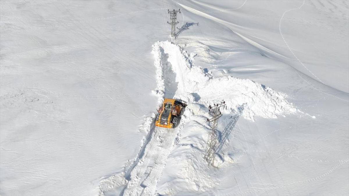 Bazı illerde kar etkisini s&uuml;rd&uuml;r&uuml;yor