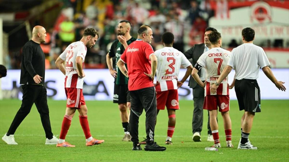 S&uuml;per Lig'e veda eden &uuml;&ccedil;&uuml;nc&uuml; ve son takım Antalyaspor oldu