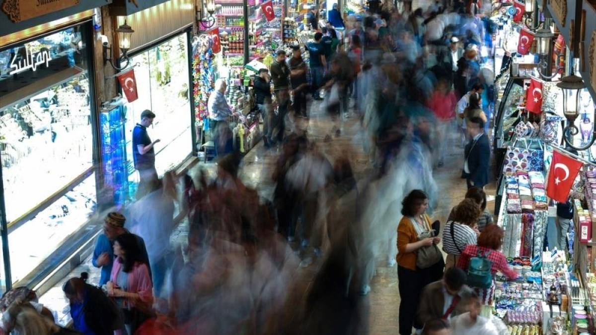 Mısır &Ccedil;arşısı 400 yıla yaklaşan tarihiyle İstanbul'un ticaret hafızasını yaşatıyor
