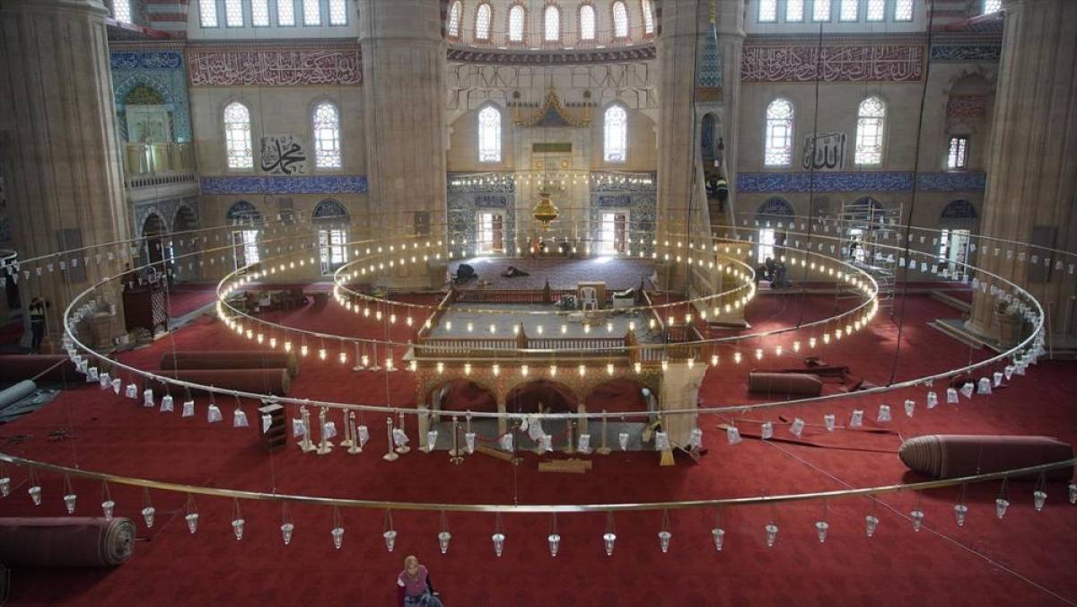 Mimar Sinan'ın "ustalık eseri" Selimiye'ye metrekaresinde 729 bin ilmekli &ouml;zel halı
