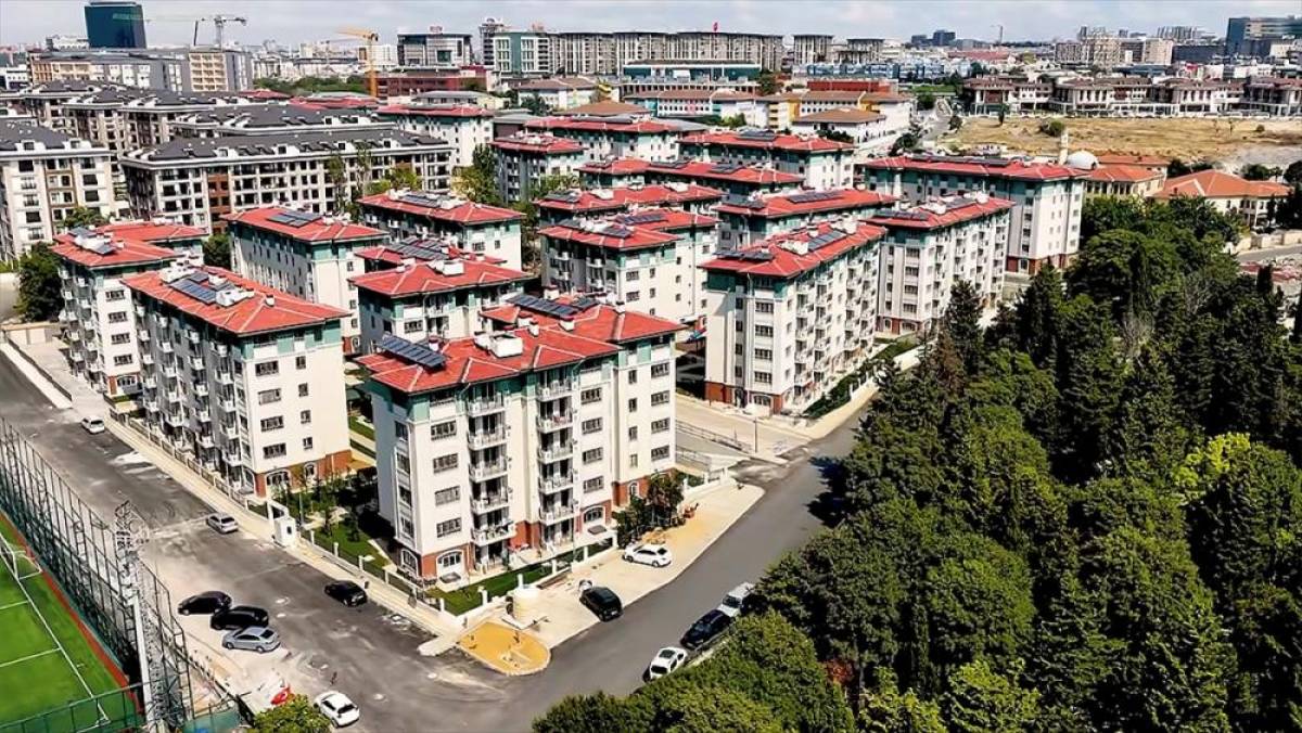 Bakan Kurum'dan İstanbul'da kentsel d&ouml;n&uuml;ş&uuml;m projeleriyle yenilenen konutlara ilişkin paylaşım
