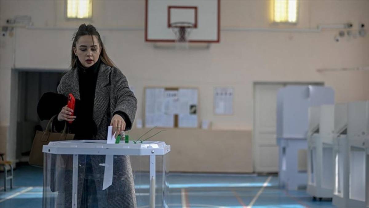 Rusya'da halk, milletvekili se&ccedil;imleri i&ccedil;in sandık başında