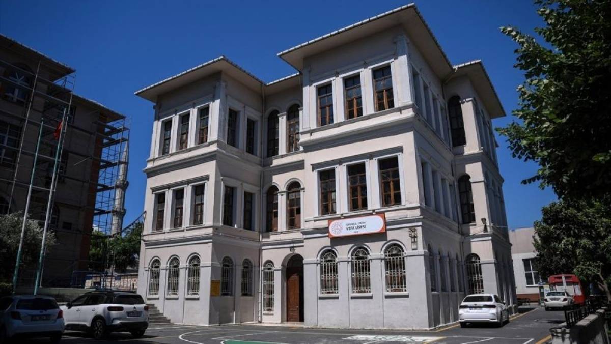 Vefa Lisesi, tarihi mirasıyla eğitimde simge olmayı s&uuml;rd&uuml;r&uuml;yor