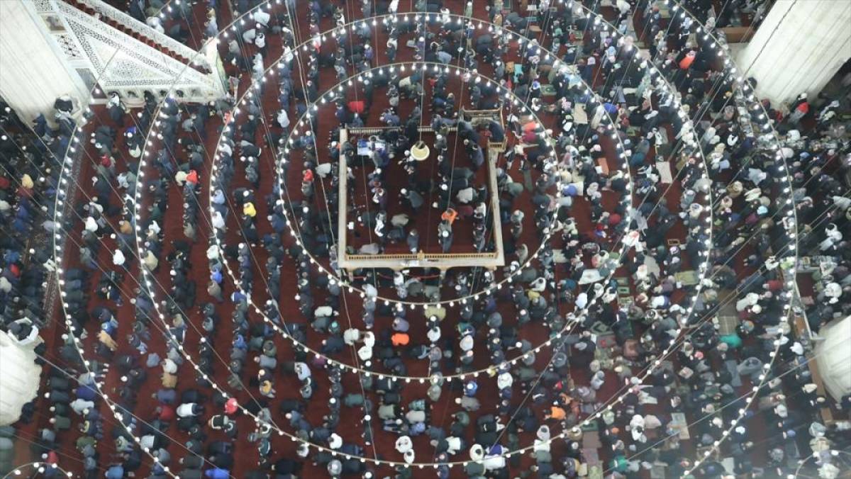 Restorasyonu tamamlanan Selimiye Camisi'nde teravih yoğunluğu