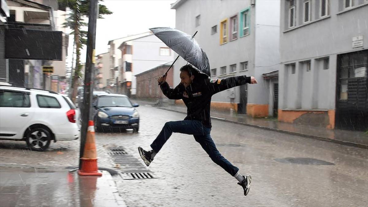 T&uuml;rkiye'de ge&ccedil;en ay 214 şiddetli meteorolojik olay yaşandı