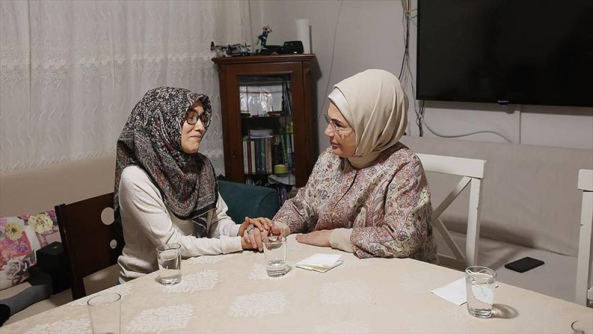 Emine Erdoğan'dan iftar sofrasına konuk oldukları Kayacık ailesine teşekk&uuml;r paylaşımı