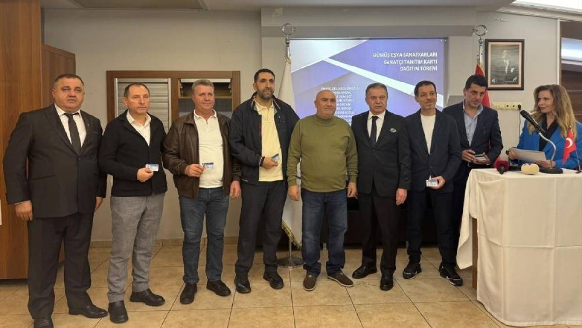 T&uuml;rkiye'de 44 g&uuml;m&uuml;ş eşya sanatkarına "Somut Olmayan K&uuml;lt&uuml;rel Miras Taşıyıcısı Kartı" verildi