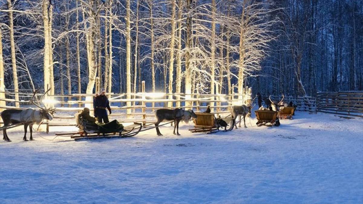 Kuzey Kutup Dairesi'nin &uuml;zerinden ge&ccedil;en masalsı Fin kenti
