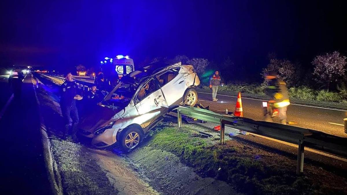 Eskişehir'de otomobilin SUV tipi ara&ccedil;la &ccedil;arpıştığı kazada 2 kişi &ouml;ld&uuml;, 4 kişi yaralandı