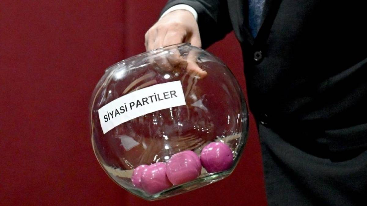 6 beldede 7 Haziran'da yapılacak ara se&ccedil;imlere katılacak partilerin oy pusulasındaki yerleri belirlendi