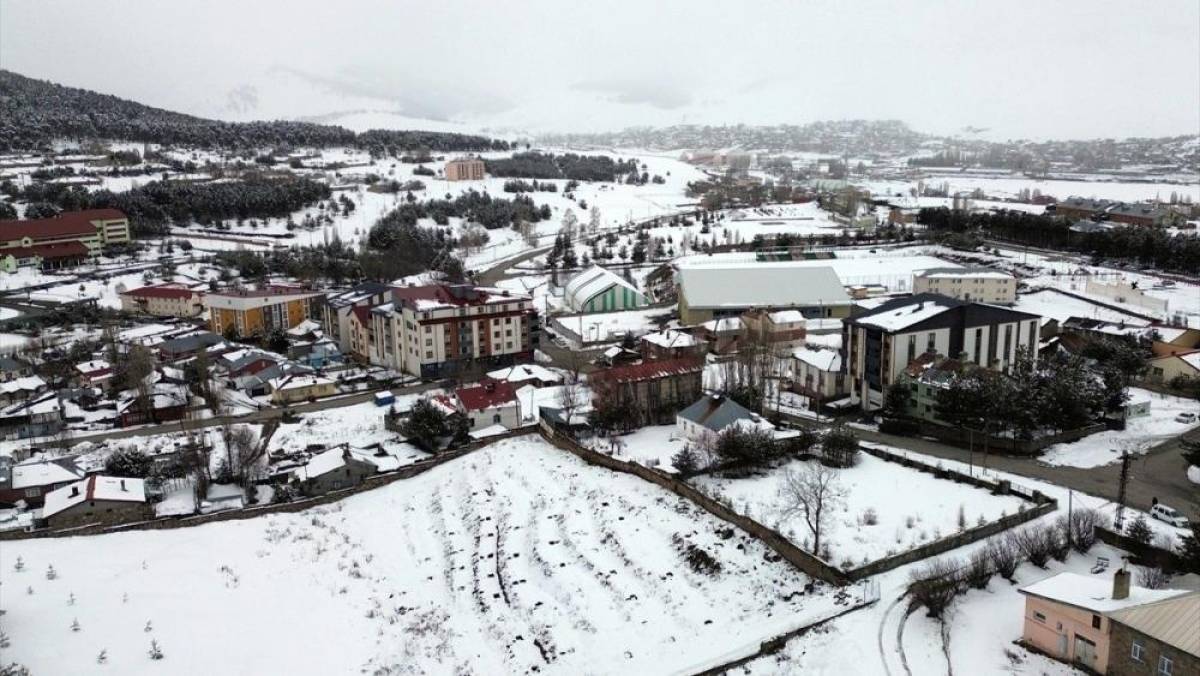 Kars'ta baharda kar etkili oldu