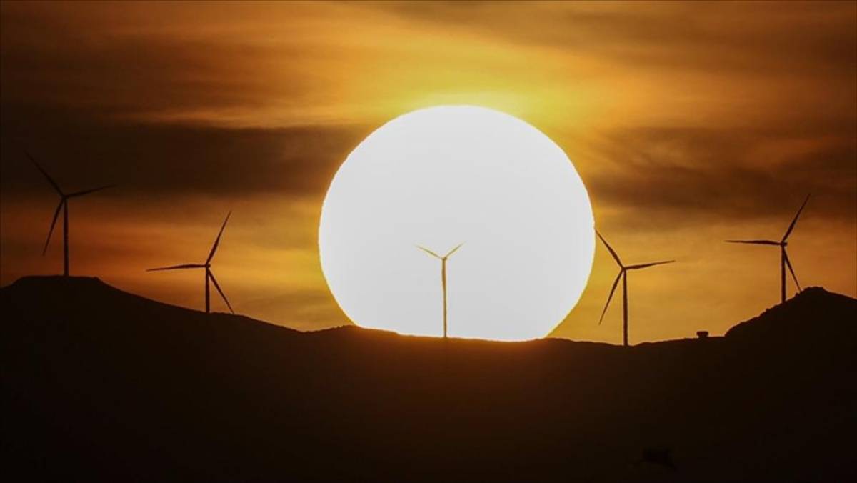T&uuml;rkiye 10 yılda g&uuml;neş ve r&uuml;zgardan 442,2 teravatsaat elektrik &uuml;retti
