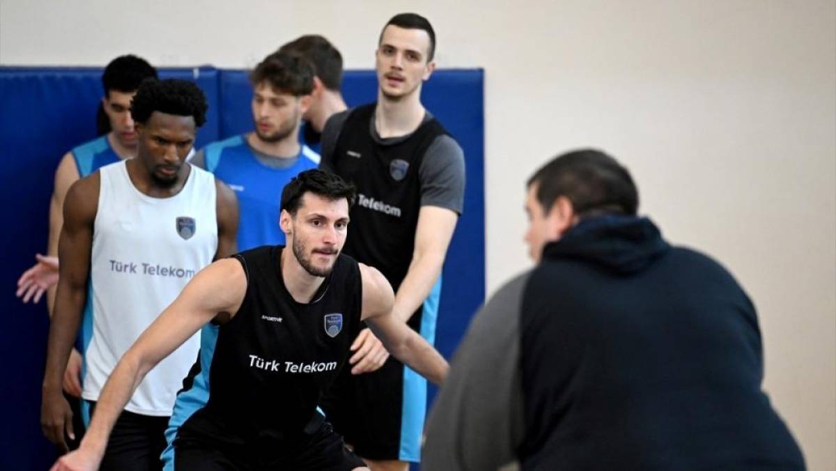 T&uuml;rk Telekomlu basketbolculara g&ouml;re Anadolu Efes serisinde "fizik" &ouml;n planda olacak