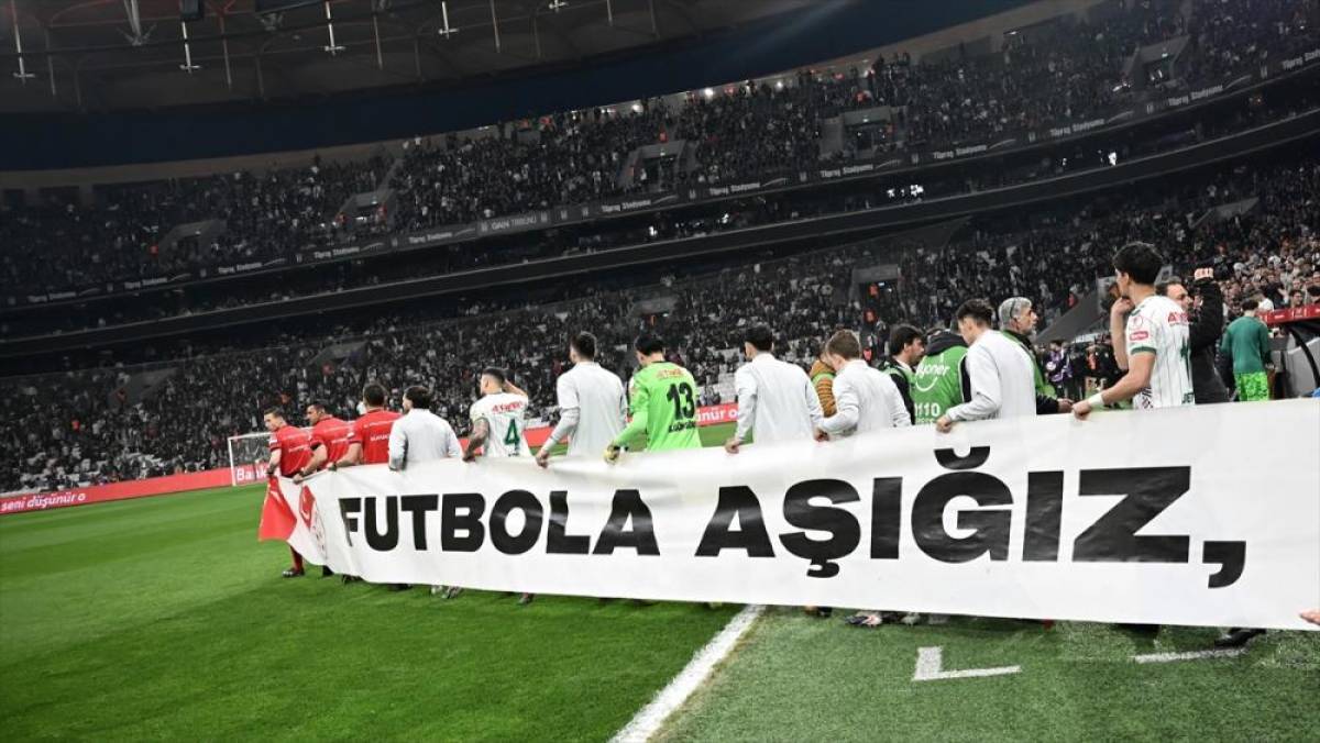 Ma&ccedil;lara pankartla &ccedil;ıkılması uygulamasına son