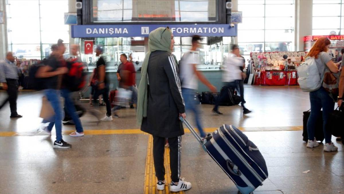 Yerli turistler yılın ikinci &ccedil;eyreğinde 155 milyar lira seyahat harcaması yaptı