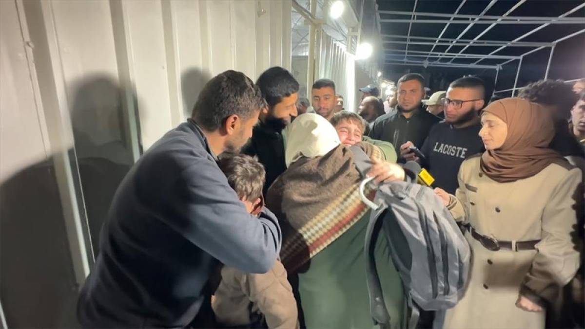 İsrail'in 20 g&uuml;n&uuml;n ardından kısıtlı şekilde a&ccedil;tığı Refah'tan 28 Filistinli Gazze'ye d&ouml;nd&uuml;