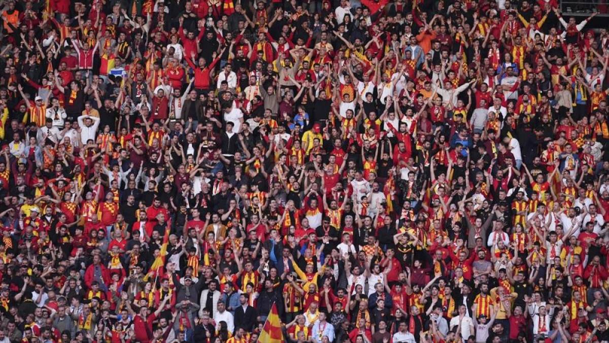 Galatasaray-Fenerbah&ccedil;e derbisinin &ouml;ncelikli bilet satışları başladı