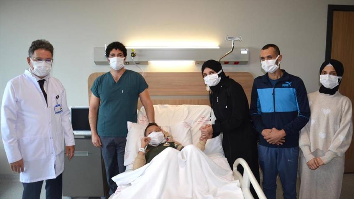 Bursa'da 9 yaşındaki çocuk babasından yapılan böbrek nakliyle yaşama tutundu